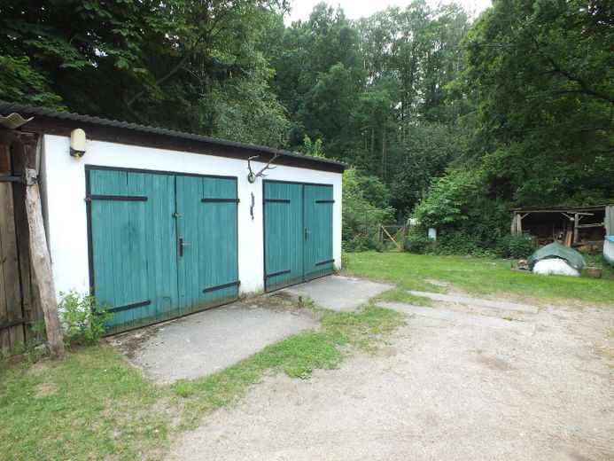 Naturidyll mit riesigem Grundstück – Provisionsfrei von Privat! – Garagen