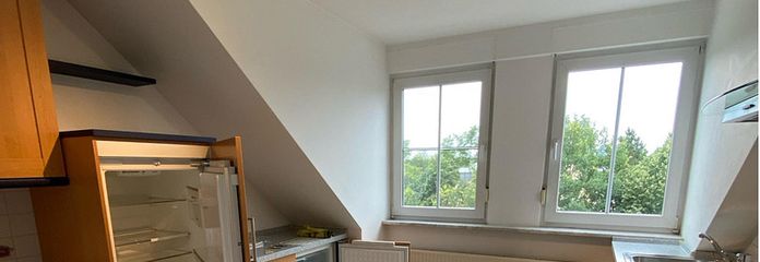 Helle 2-Zimmer-Dachgeschosswohnung mit Balkon und Stellplatz in zentraler Lage von Röthenbach – Küche