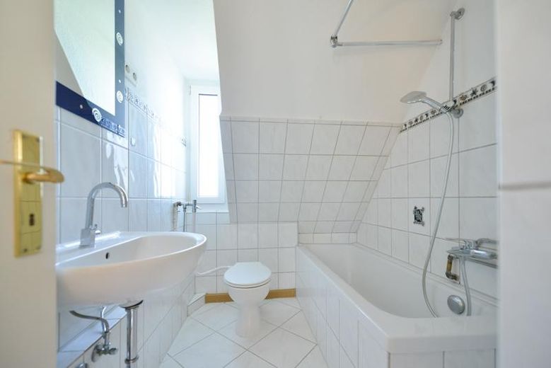 2,5 Zimmer.  |  2 Garagen. |  Bezugsfrei.  |  Und das im oberen Frauenland. – Foto 6