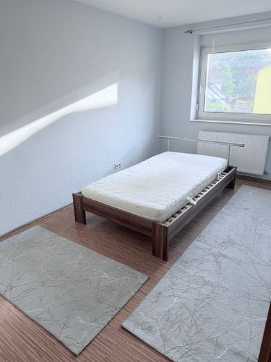 VIVIENDA DE 3 HABITACIONES CON COCINA, BAÑO Y PASILLO CERCA DEL AEROPUERTO DE HAHN – Foto 2