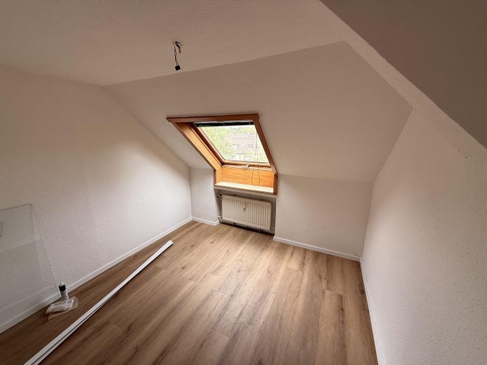 Erstbezug nach Sanierung | Helle 3-Zimmer-Wohnung mit Balkon und zusätzlichem Mansardenraum – Foto 17