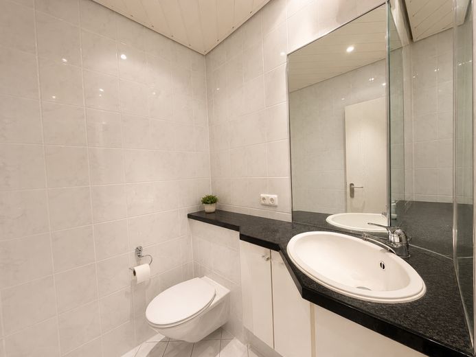 *Schöne DG-Maisonnette-Wohnung mit Fernblick* – Gäste-WC