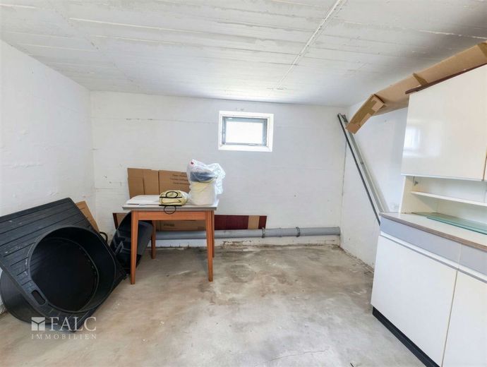 Vahrenwald- piso de 3 habitaciones con balcón en el 3er piso con bonita vista (sin ascensor) – Keller