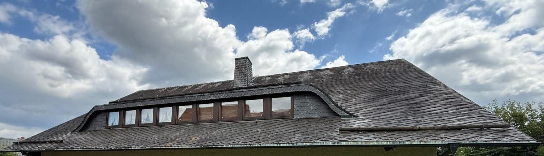 Viel Raum zum Leben: Riesige Landhausvilla in Neuhof/Fulda! – Schieferdach