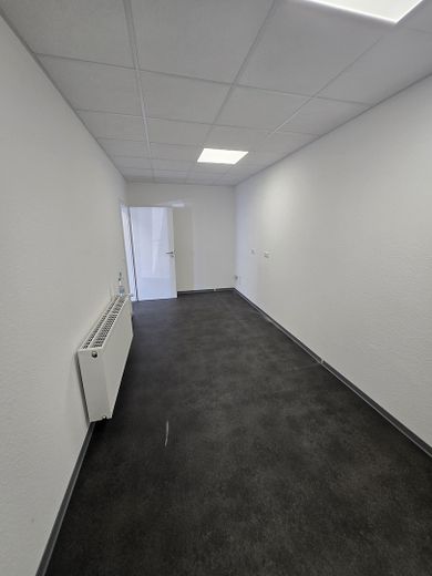 2 Einmalige Ladenlokale in stark frequentierter Lage mit ca. 280 m2 und 103 m2 Gewerbefläche – Küche oder Aufenthaltsraum o.?
