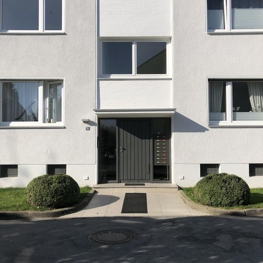 Sanierte 60qm Wohnung mit großen Balkon  in Essen Bergerhausen an Einzelperson mittleren Alters – Haustür