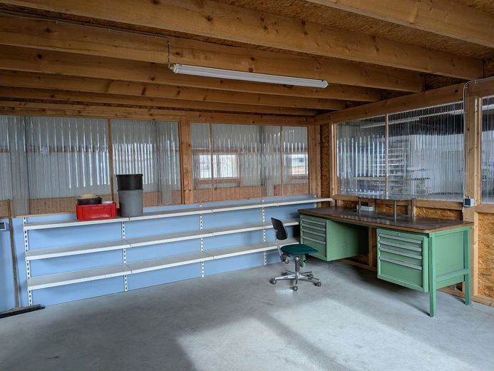Produktions- und Lagerhalle zu vermieten – Büro Einbau Mieter