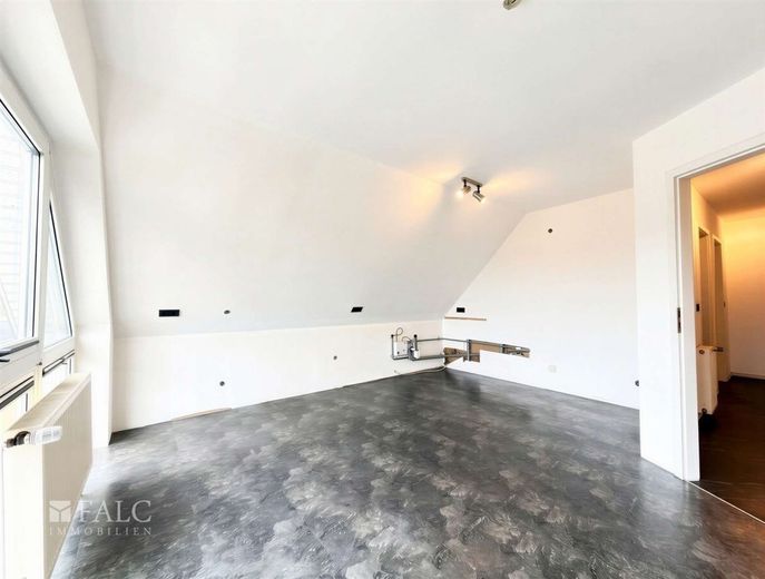 Licht, Raum und Galerie: Stilvolle Maisonette-Wohnung mit Westbalkon! – Küche