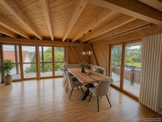 Fernblick statt Standard - Einfamilienhaus mit Potenzial in traumhafter Hanglage – Essbereich