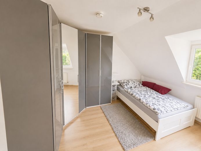 Gemütlich & großzügig – helle 3-Zimmer-Wohnung im Dachgeschoss – Foto 9