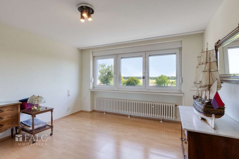 Großer Familientraum mit 952m² Grundstück! – Schlafzimmer 1