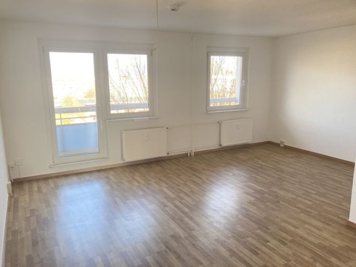 Große 3RW mit Balkon... – Foto 1