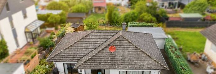 Vivere su un unico livello: Affascinante bungalow con giardino soleggiato e molta privacy