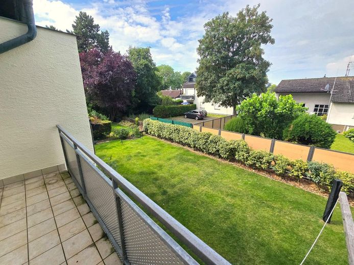 helle & ruhige 3-Zi Whg mit Blick ins Grüne – Ausblick Garten