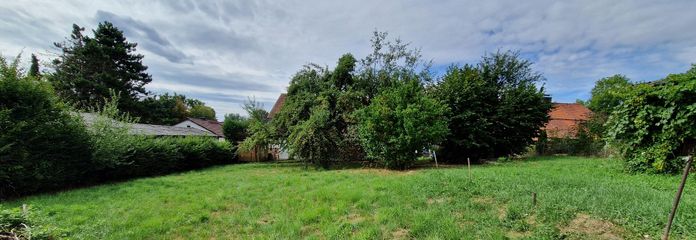 Attraktives Grundstück für EFH oder 2 DHH provisionsfrei zu verkaufen – Blick in das Grundstück
