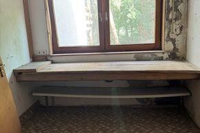 Werkraum mit massiven Tisch