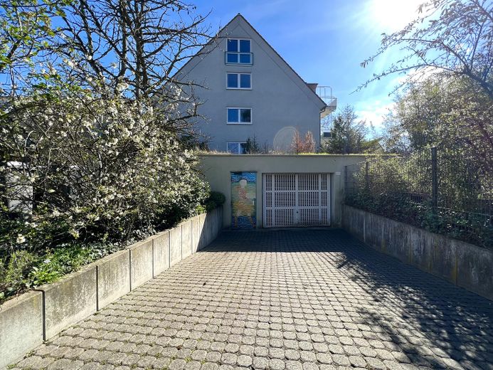 Przestronna dwupoziomowa mansarda z 4 pokojami, balkonem od południa i dalekim widokiem – Zdjęcie 1