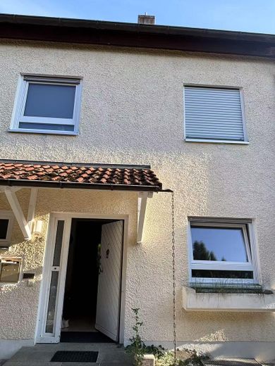 Attraente casa a schiera centrale di 5 locali in posizione privilegiata nei quartieri Wolfram e Herrenbach – Eingang 1