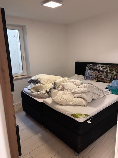 mooie woning met kantoor/opslag, groot terras, veel groen, ecologisch geïsoleerd, lage gemeentelijke bedrijfsbelasting. SLECHTS 240% – Übernachtungsmöglichkeit