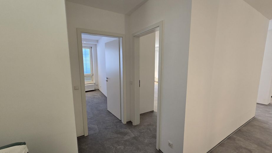 Neu umgebaute Traumwohnung in zentraler Lage von Memmingen – Flur zu Schlafzimmern