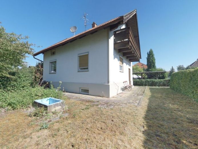 Einfamilienhaus mit Garten und viel Potential in Freilassing - Verkauf erfolgt im Bieterverfahren! – Foto 1