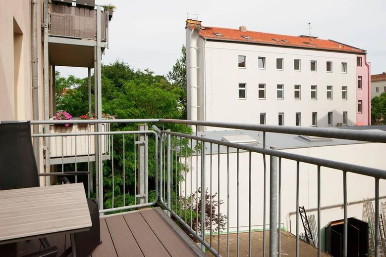 شقة من 3 غرف مع شرفة في برلين-برنتسلاور بيرغ – Balkon