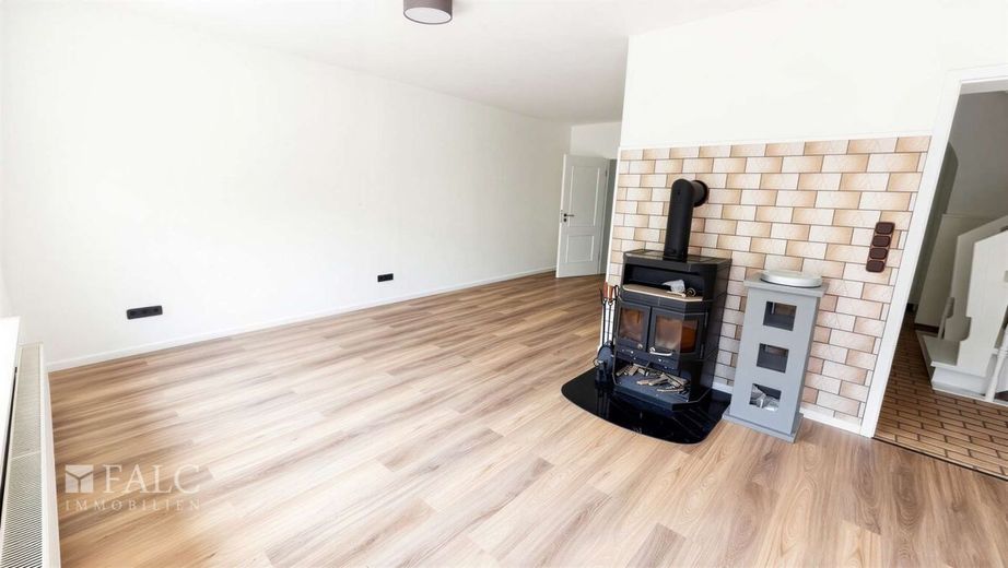 Familientraum in Wuppertal - freistehendes Haus mit Garten – Wohnzimmer