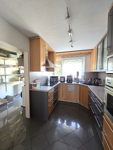 Placement financier avec perspectives – 2 logements loués + parking souterrain | 135 m² | 17.640 € de loyer annuel hors charges – 3,5-Zi.WHG - Küche