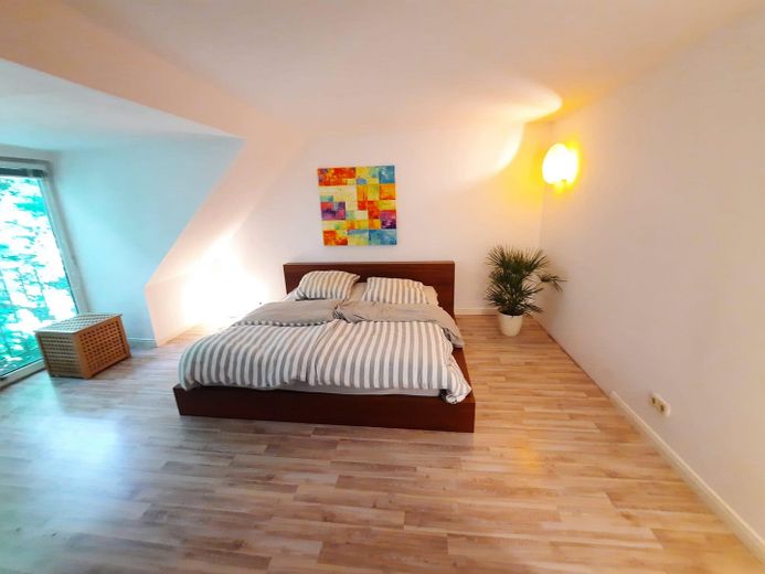 Top Lage in Rotherbaum !!! Traumhaftes Penthouse, 84 m" Grundfläche!, in ruhigem Jugendstilvilla – Großzügiges Schlafzimmer