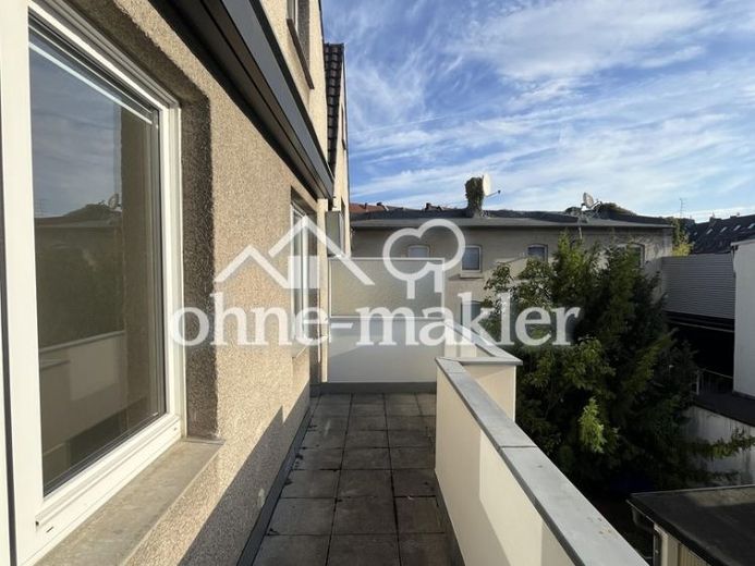 Helle sanierte 3-Zimmer-Wohnung mit zwei Balkonen in Rheinnähe – Photo 1