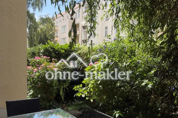 GROßZÜGIGE ALTBAUWOHNUNG MIT PRIVATER TERRASSE UND GARTENZUGANG