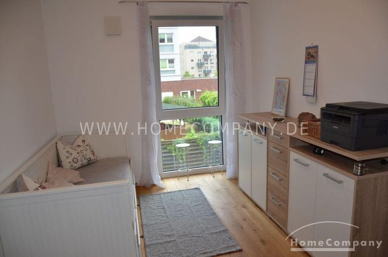 3 Zi.Whg., möbliert, 1. OG, mit gr. Balkon (Loggia), moderne Ausstattung. – 67d3e9f60f547bd5f2556cdef8387c6d3bff4463.jpg