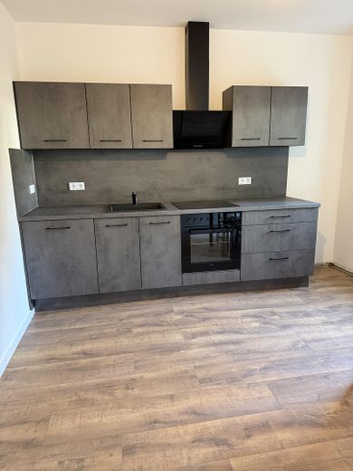 Bell'appartamento condiviso appena ristrutturato a Darmstadt-Mitte, con canone tutto incluso di 675€ per camera – Küche 1/2 (Kühlschrank kommt)