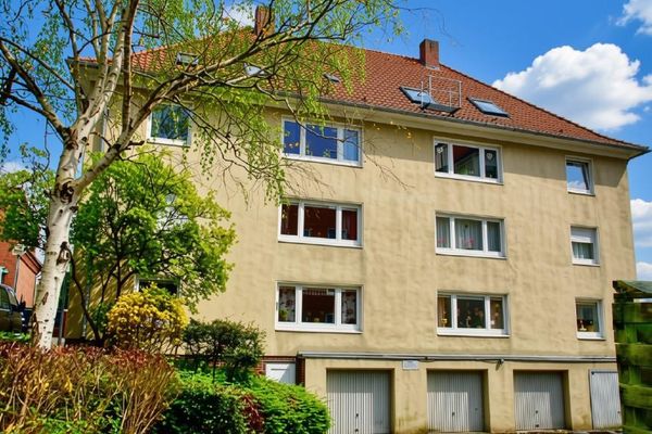 Helle Dachgeschosswohnung mit Einbauküche – perfekt für Paare, Singles oder WG