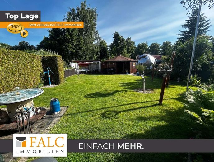 moderne Doppelhaushälfte mit ausgebautem Nebengelass – Garten