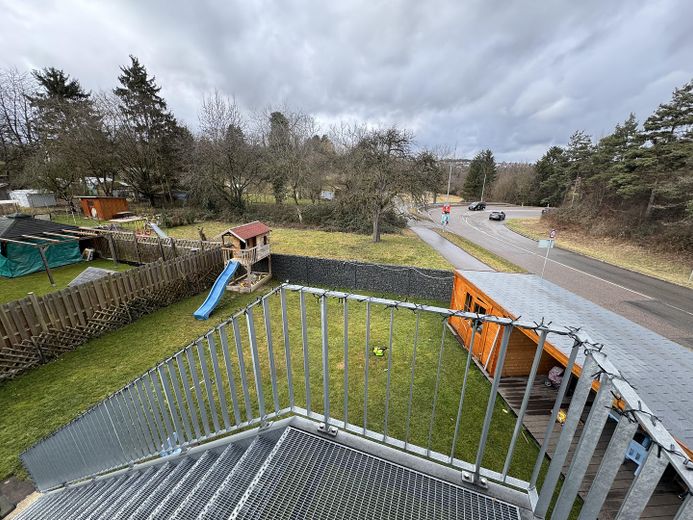 Vivienda bifamiliar en Stuttgart-Sillenbuch – Blick in hinteren Garten