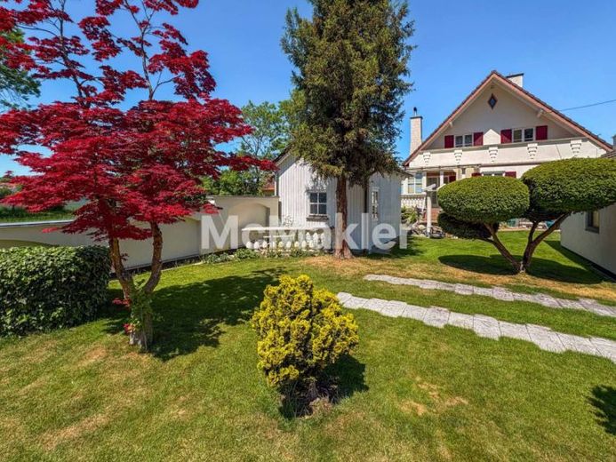 Mehrgenerationenanwesen mit Premium-Garten und zwei Garagen - zwei Eingänge - Zwei Wohnungen – Foto 1
