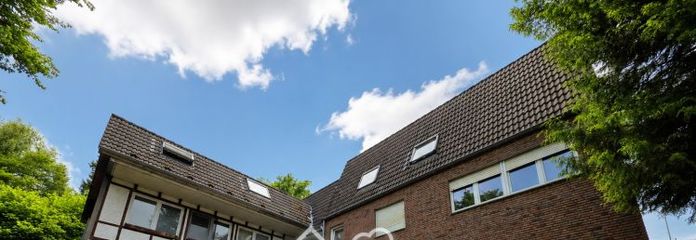 «Sin comisión: Edificio de viviendas plurifamiliar con 5 unidades residenciales y aprox. 467 m² de superficie habitable»