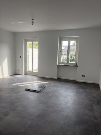 ***Modernisiertes, kleines Rheinhaus mit Garten & Terrasse mitten in Bad Honnef*** – Wohnzimmer 