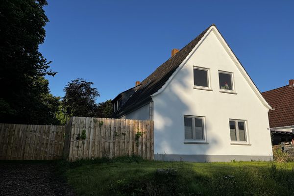 Spacious house, 165 sqm, with building plot on a 2,300 sqm property