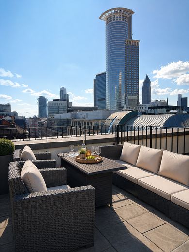Luxus-Penthouse mit Skyline Blick – Dachterrasse