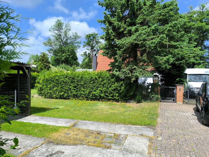 Stellplatz und Carport