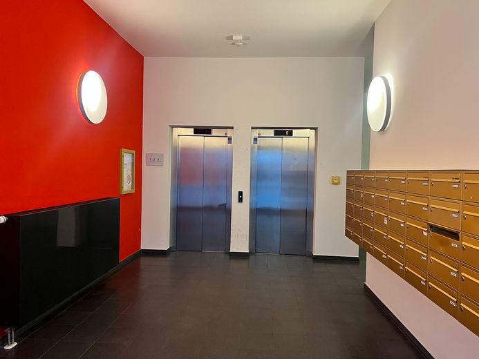 provisionsfreie 2 Zimmer Wohnung in Living 108, sofort bezugfrei, Aufzug, Sportraum, Dachterrasse – 2 Aufzüge