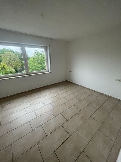 Geräumige 5- Zimmer Wohnung mit Balkon im 2. OG – Zimmer 3