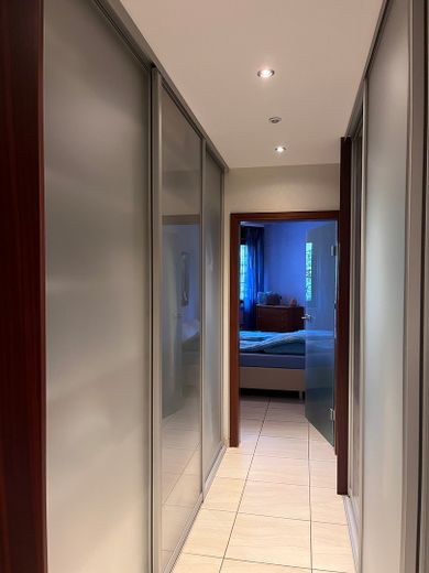 1+1=1 * Großzügige, familientaugliche ETW in ruhiger und dennoch zentraler Lage * in Niedernhausen – Begehbarer Kleiderschrank