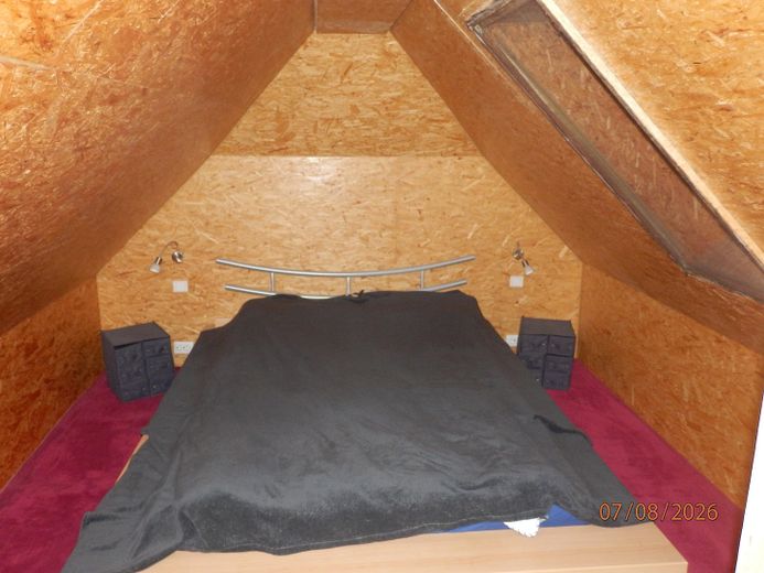 Einfamilienhaus mit Pool & Saunahaus und viel Privatsphäre – ausgebauter Spitzboden