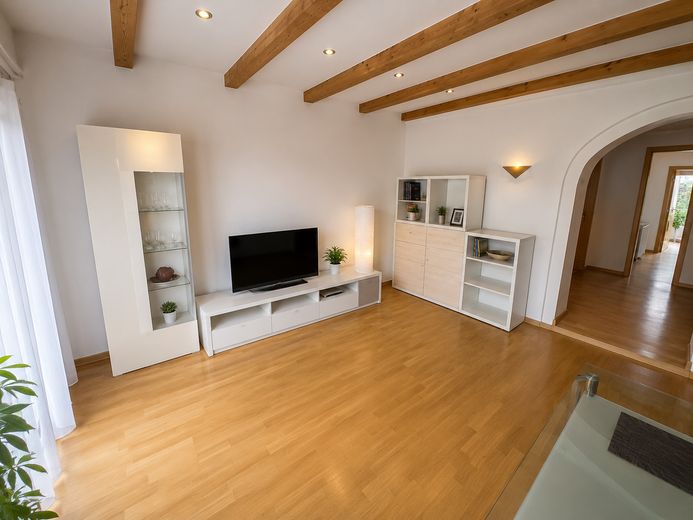 DHH+Bungalow zu Vermieten – Wohnzimmer Haupthaus