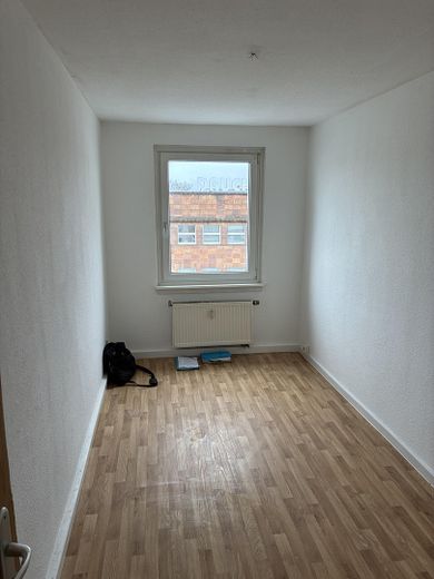 Helle, zentrumsnahe Wohnung mit Wannenbad – Kinderzimmer