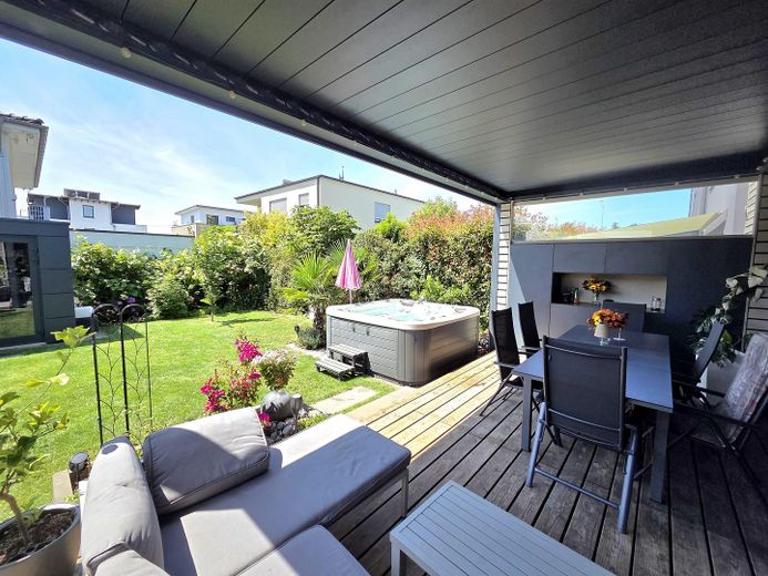 Exclusief vrijstaand huis met wellness-tuin & energieklasse A+ in het centrum van Pulheim – Terrasse