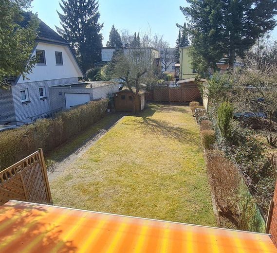 Hochwertige Doppelhaushälfte in Buckow/Lichtenrade – Blick in den Garten